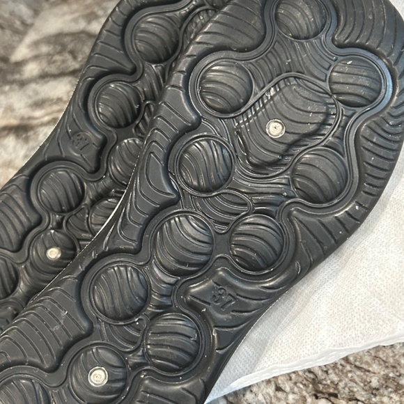 NWOT Womens Skechers Black Slip On Rubber Sole - Picture 5 of 8